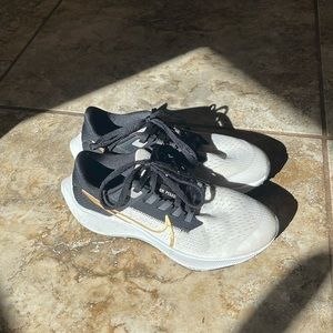 Nike air zoom Pegasus 38 boys youth size 2.5 running shoe.  In great shape.